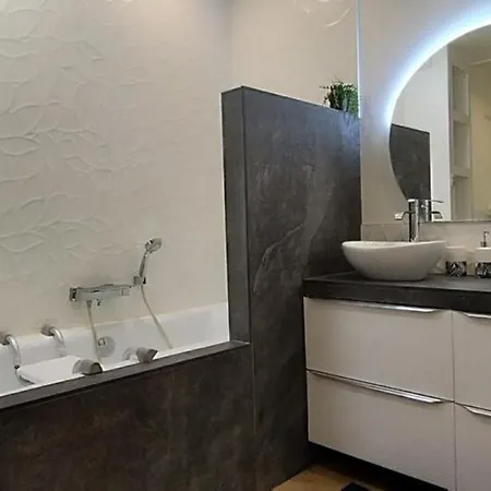 Jacuzzi 130m 6-8 Pers A 15mn Bx Tramc La Campagne En Centre 5 Apartment *